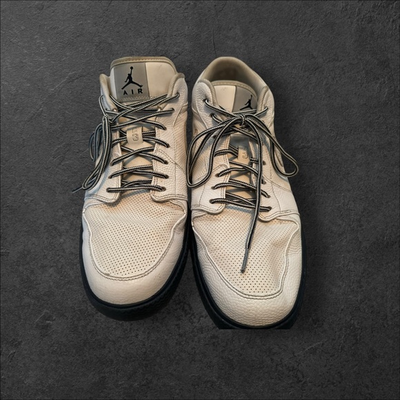 Jordan 1 Low V1 White Obsidian. Mens Size 13 - Picture 4 of 7